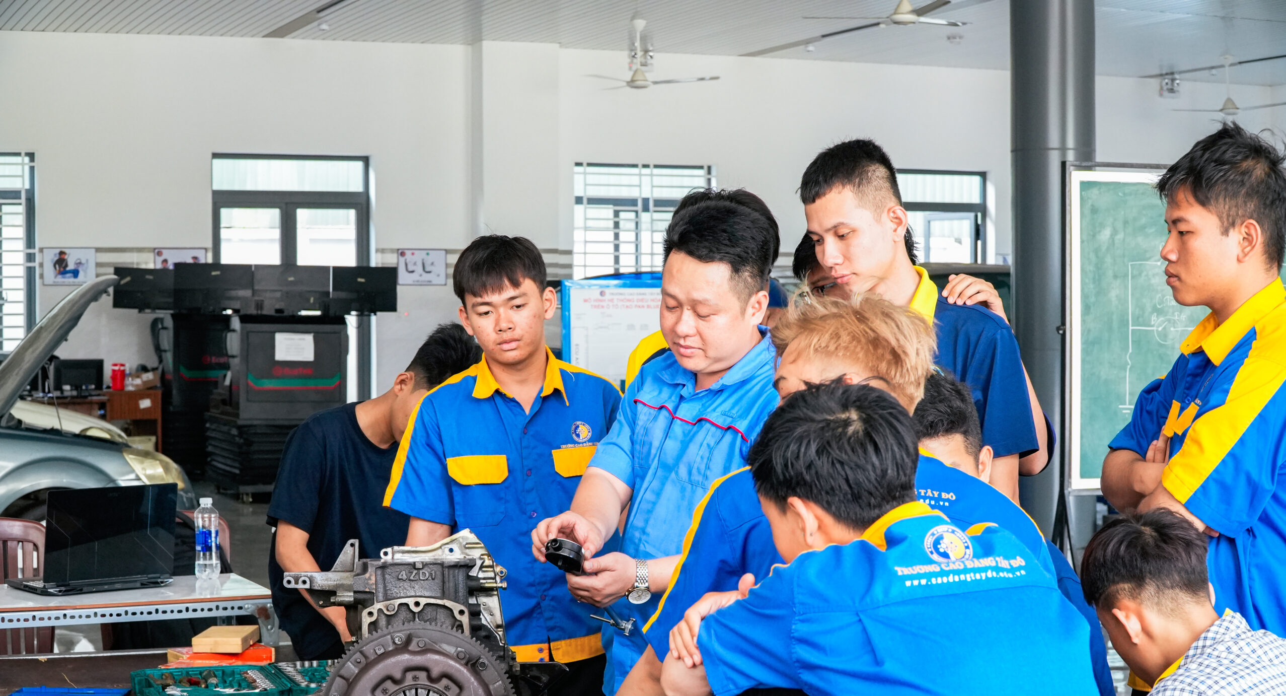 học công nghệ ô tô tại Cần Thơ bao nhiêu năm