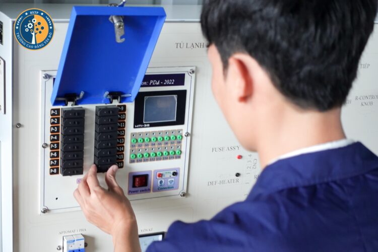 Xin Việc Ng&agrave;nh Kỹ Thuật M&aacute;y Lạnh V&agrave; Điều H&ograve;a Kh&ocirc;ng Kh&iacute; Tại Cần Thơ C&oacute; Dễ Kh&ocirc;ng? Cơ Hội Việc L&agrave;m Rộng Mở Sau Tốt Nghiệp 2026