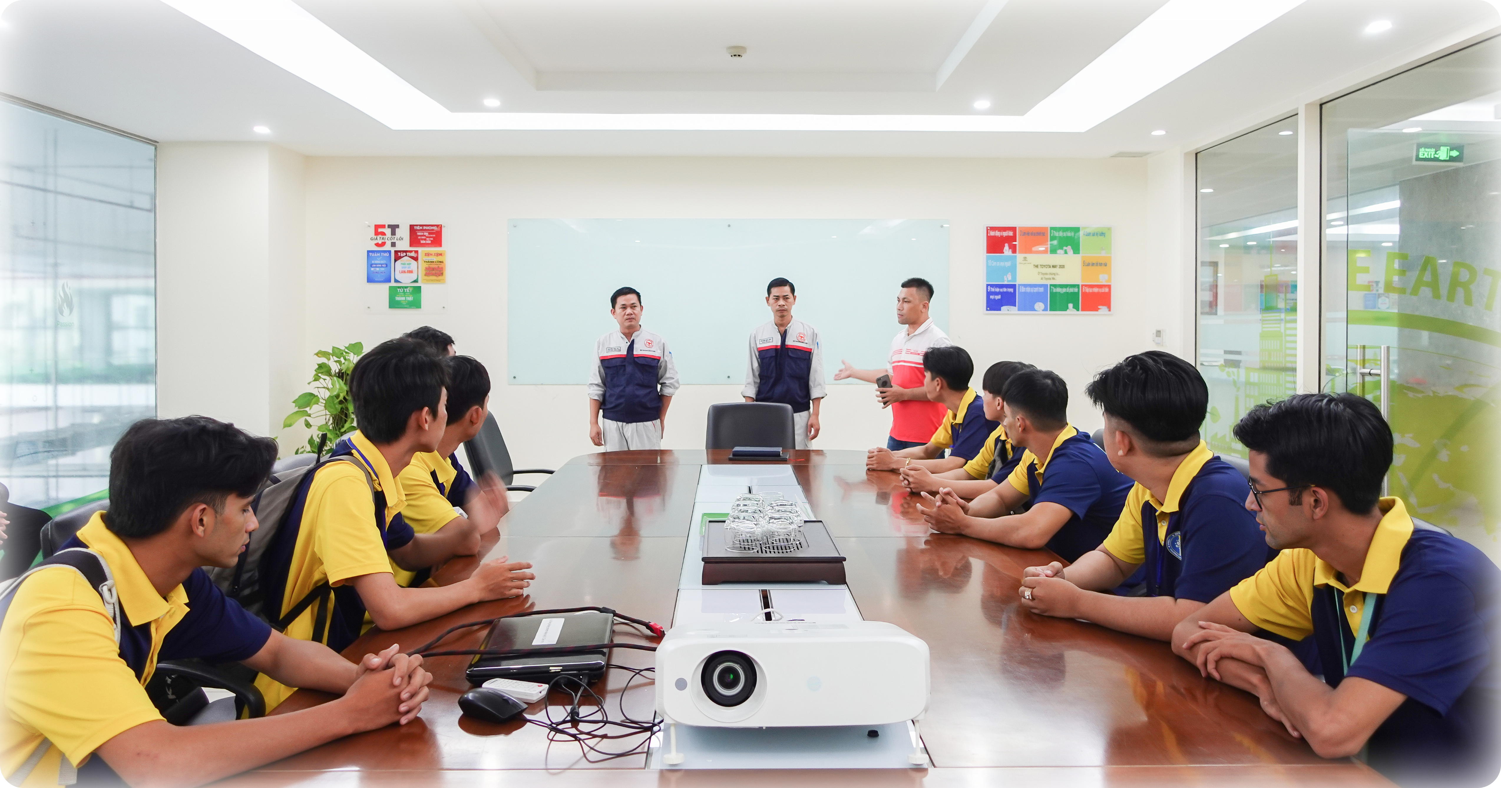 Tuyển sinh ng&agrave;nh C&ocirc;ng nghệ &Ocirc; t&ocirc; 2026