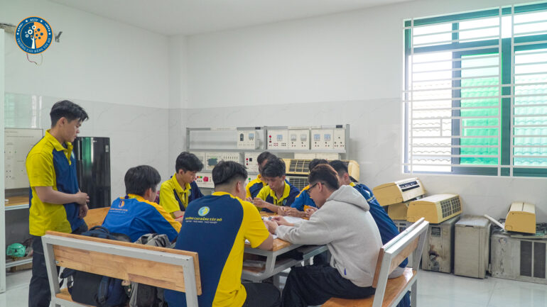 Làm Việc Nước Ngoài Với Bằng Cao Đẳng Kỹ Thuật Máy Lạnh Và Điều Hòa Không Khí Tại Cần Thơ: Bước Đệm Vững Chắc Để Phát Triển Nghề Nghiệp Quốc Tế 2026