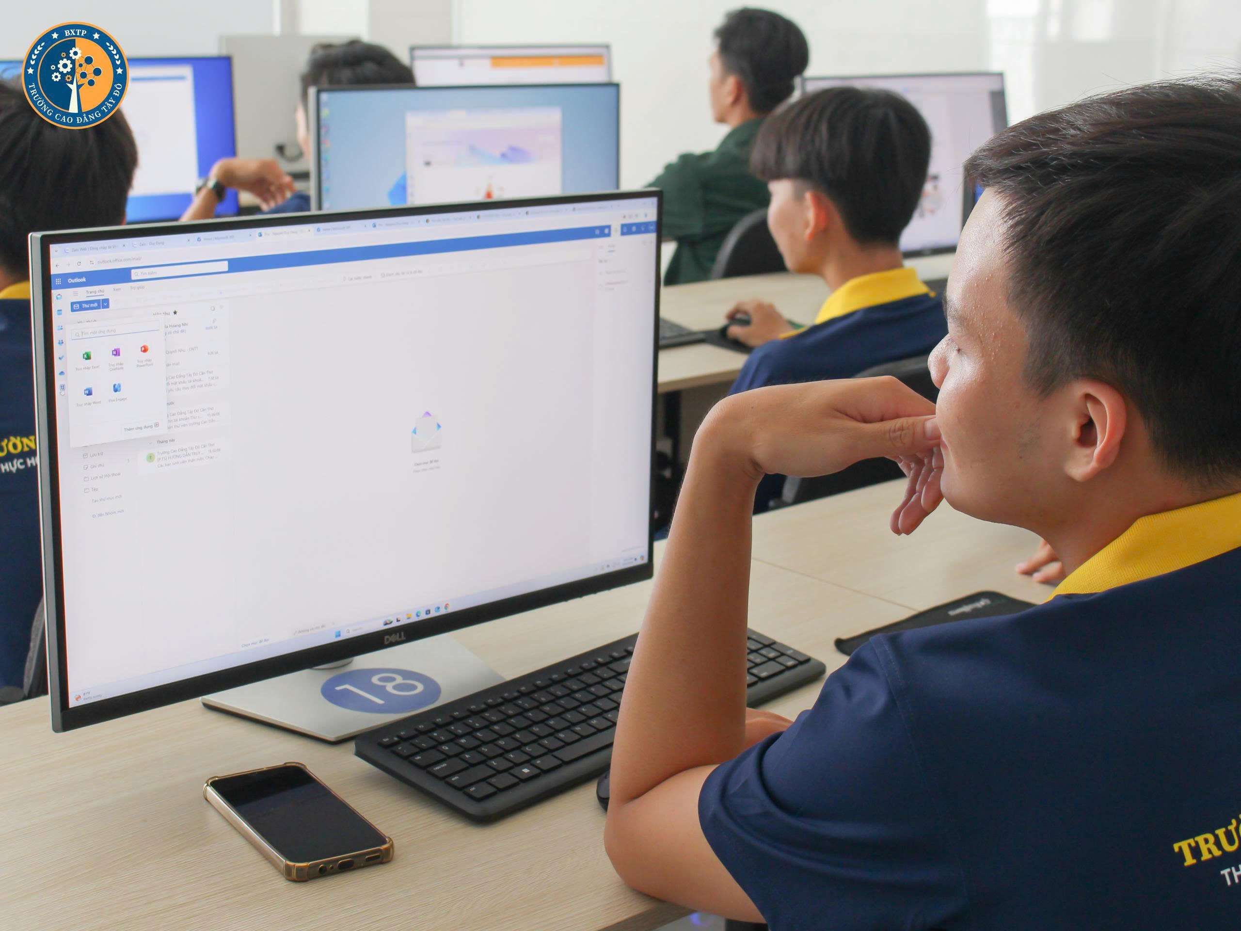Chương Tr&igrave;nh Đ&agrave;o Tạo C&ocirc;ng Nghệ Th&ocirc;ng Tin Tại Cần Thơ 2026: Thực H&agrave;nh Dự &Aacute;n Ngay Từ Sớm