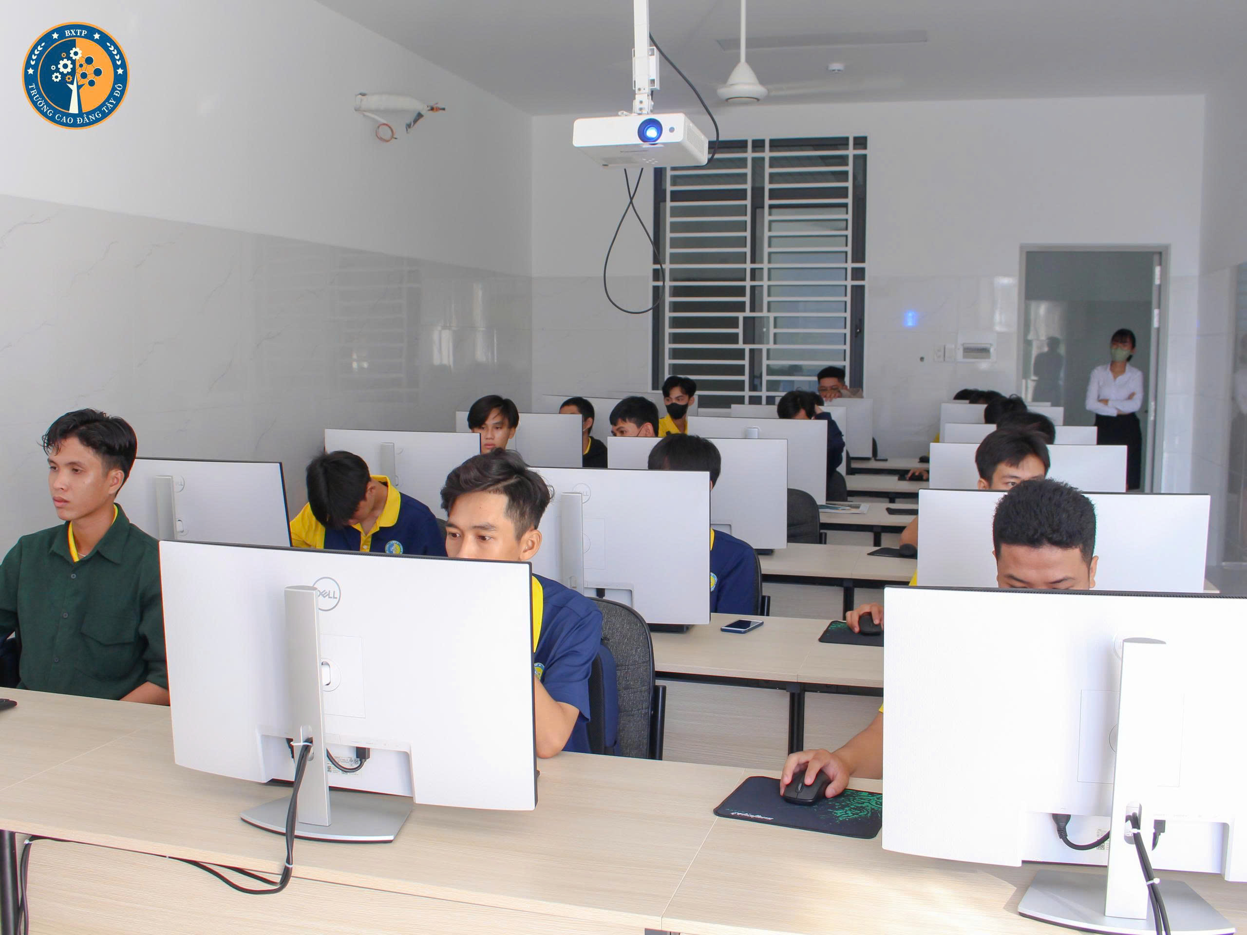 Trường Đ&agrave;o Tạo Logistics Tại Cần Thơ 2026: V&igrave; Sao Nhiều Sinh Vi&ecirc;n Chọn Cao Đẳng T&acirc;y Đ&ocirc;?