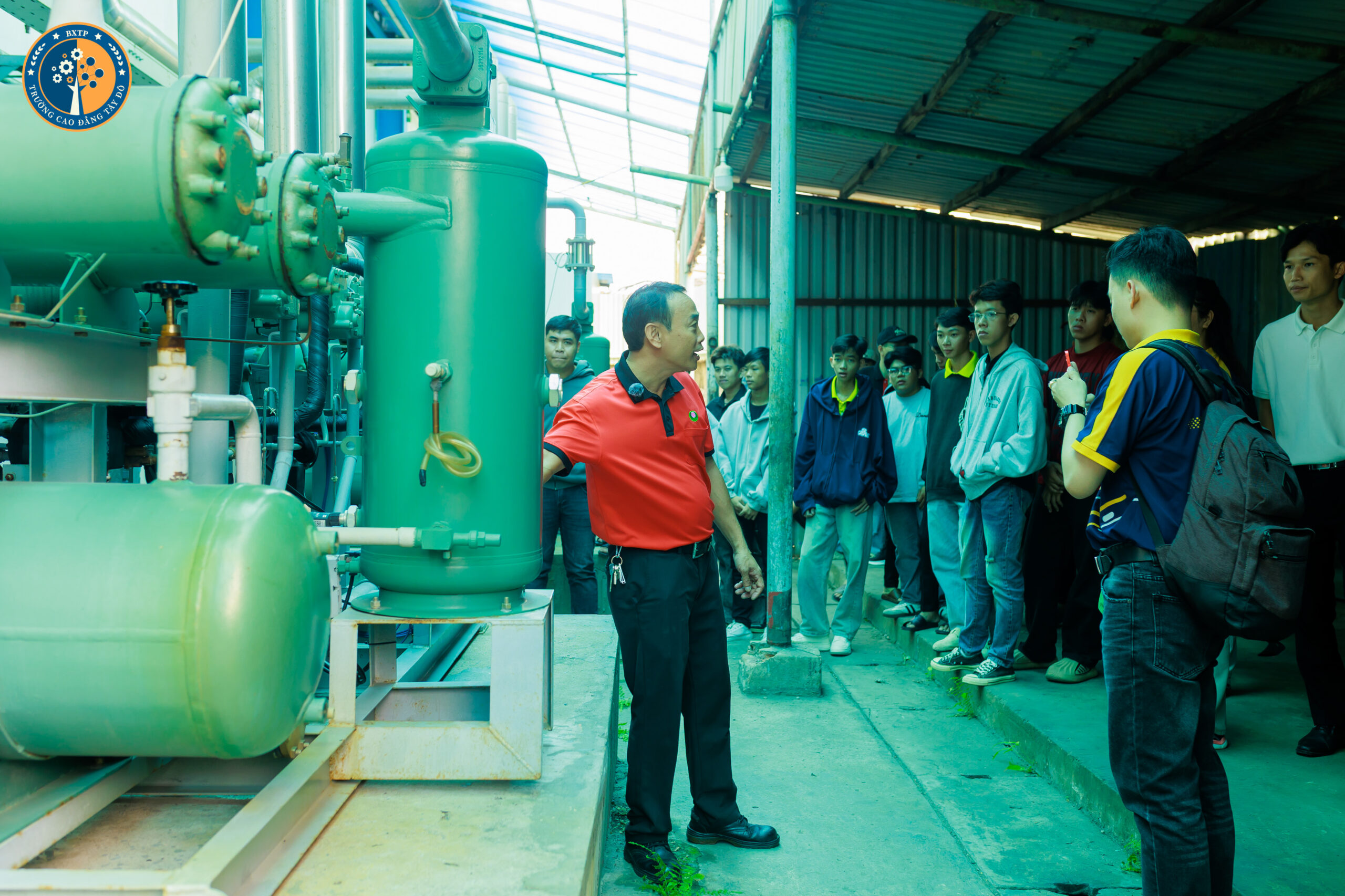 Sinh vi&ecirc;n Cao đẳng T&acirc;y Đ&ocirc; tham quan, học tập tại Đầm Sen