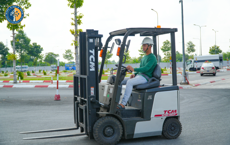 Học Phí Khóa Học Vận Hành Xe Nâng Tại Cần Thơ Mới Nhất 2026
