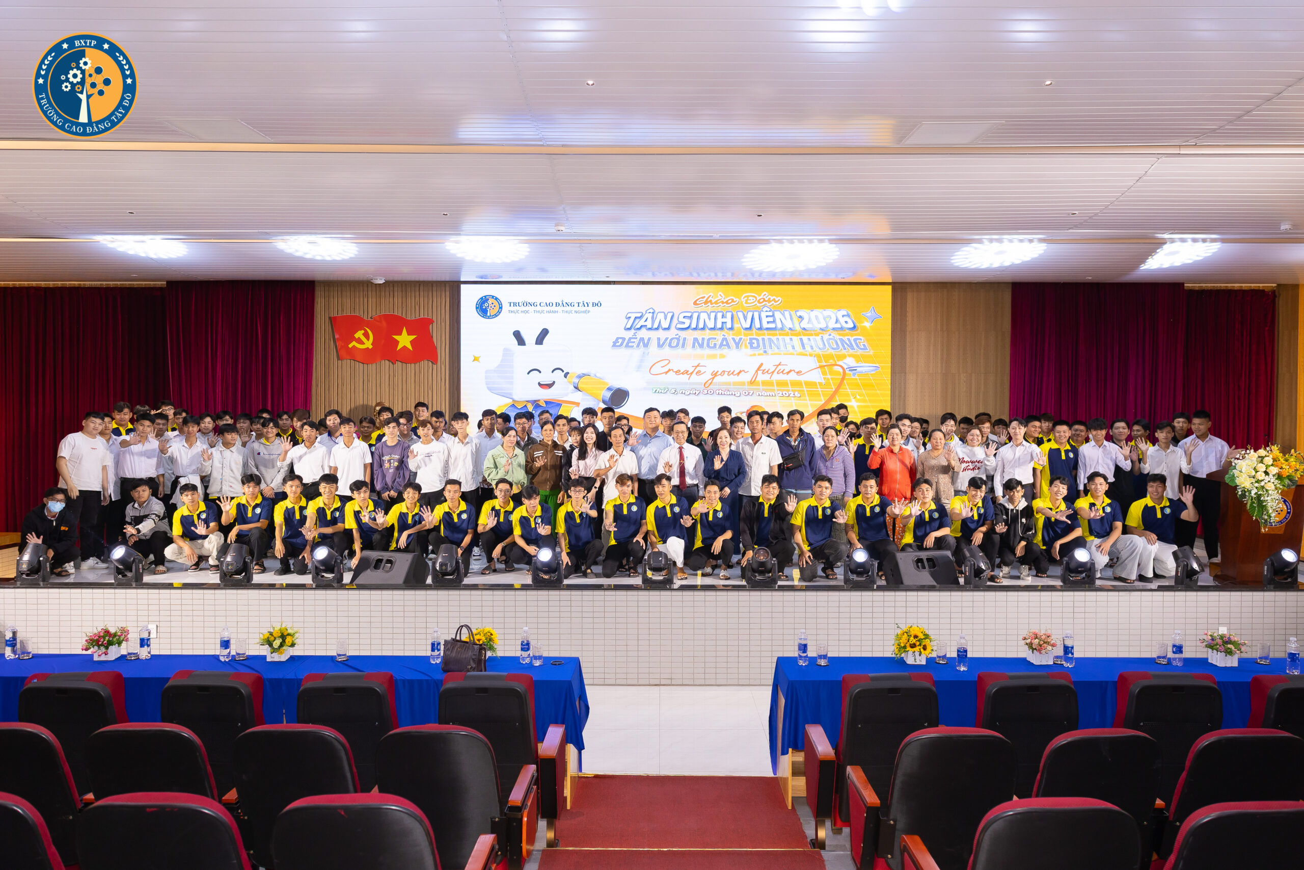 600 T&Acirc;N SINH VI&Ecirc;N K2026 THAM DỰ LỄ ĐỊNH HƯỚNG TẠI CAO ĐẲNG T&Acirc;Y Đ&Ocirc;