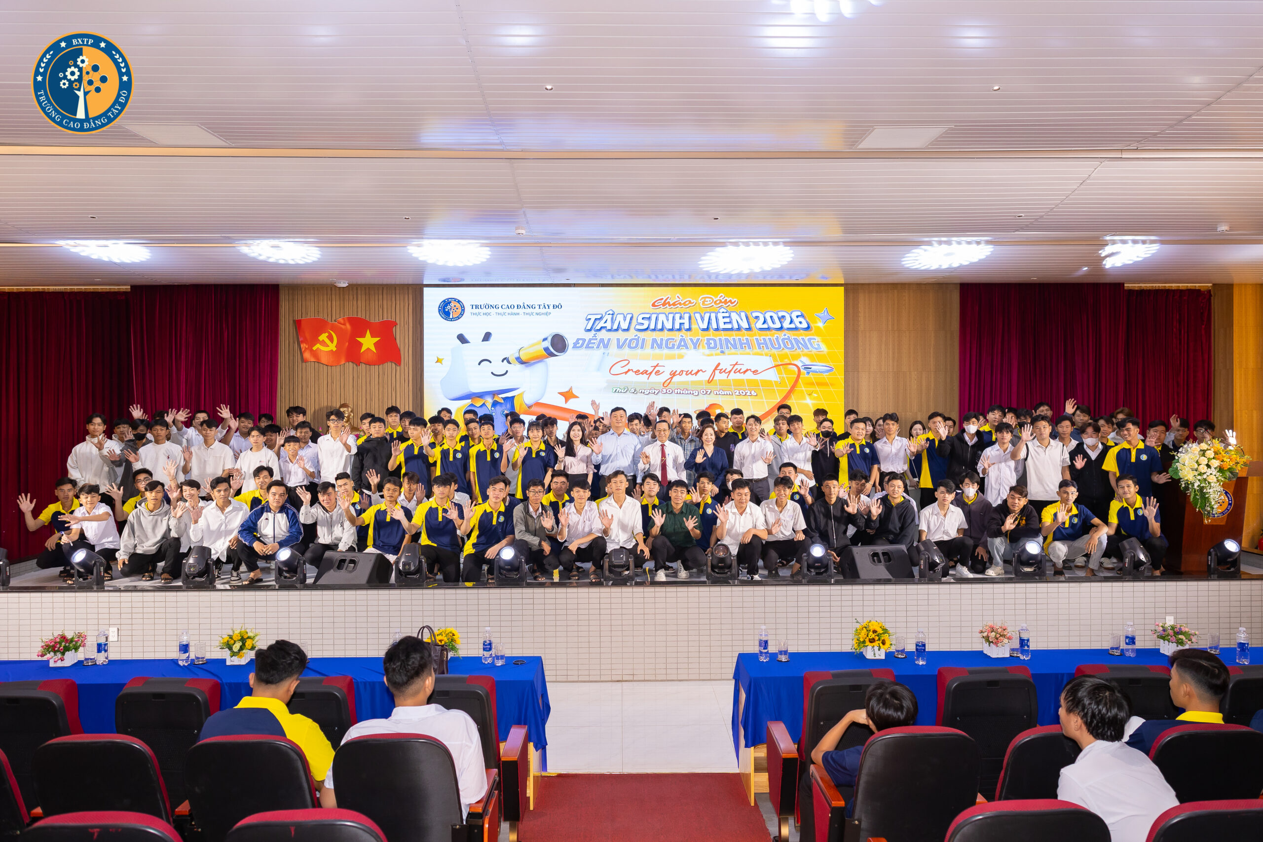 600 T&Acirc;N SINH VI&Ecirc;N K2026 THAM DỰ LỄ ĐỊNH HƯỚNG TẠI CAO ĐẲNG T&Acirc;Y Đ&Ocirc;