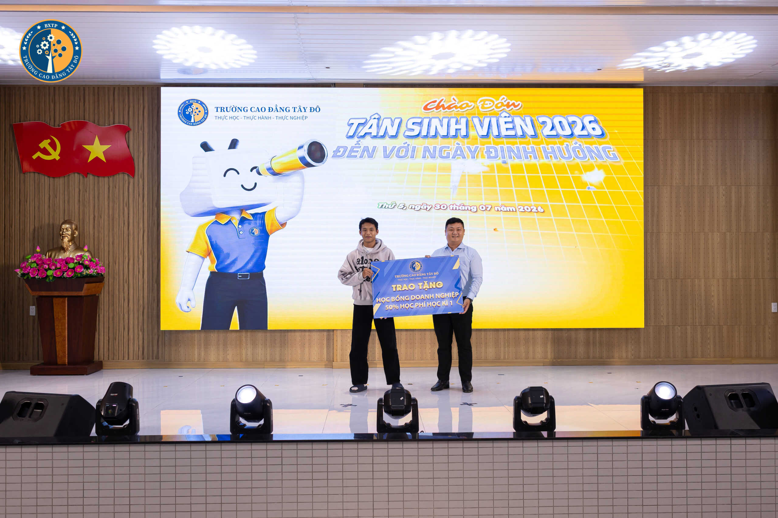 600 T&Acirc;N SINH VI&Ecirc;N K2026 THAM DỰ LỄ ĐỊNH HƯỚNG TẠI CAO ĐẲNG T&Acirc;Y Đ&Ocirc;