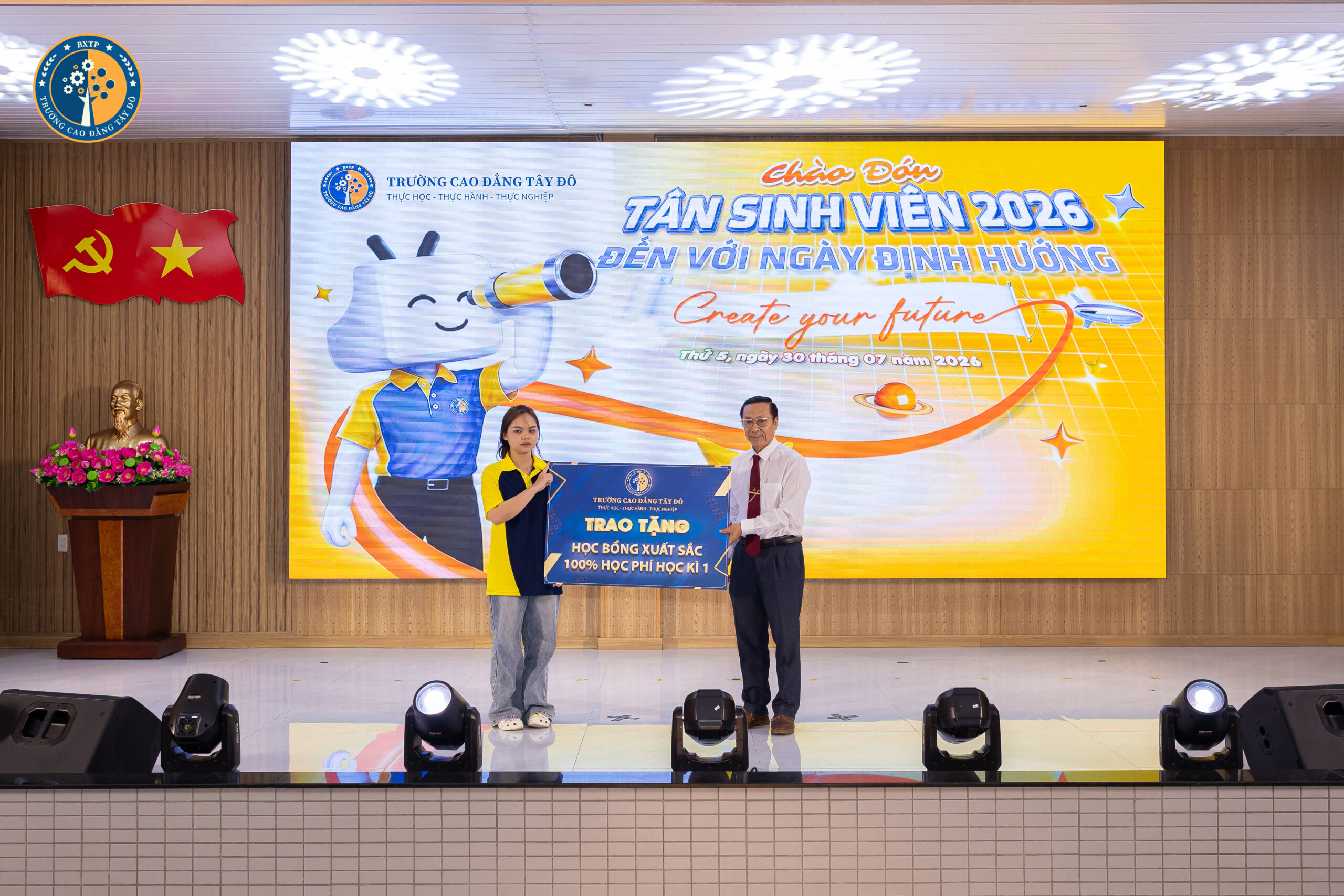 600 T&Acirc;N SINH VI&Ecirc;N K2026 THAM DỰ LỄ ĐỊNH HƯỚNG TẠI CAO ĐẲNG T&Acirc;Y Đ&Ocirc;
