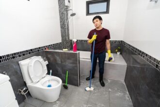 Cek Produk - 10 Tips Efektif Mengatasi Bau Pesing Kamar Mandi Dengan Bahan Alami