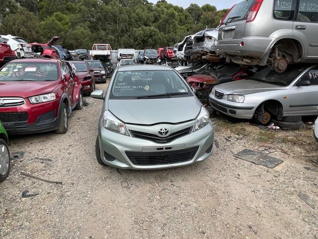 View Auto part Grille Toyota Yaris 2011