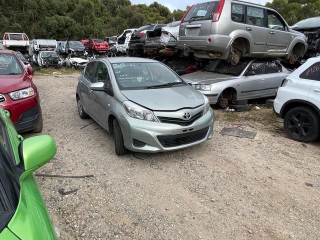 View Auto part Grille Toyota Yaris 2011