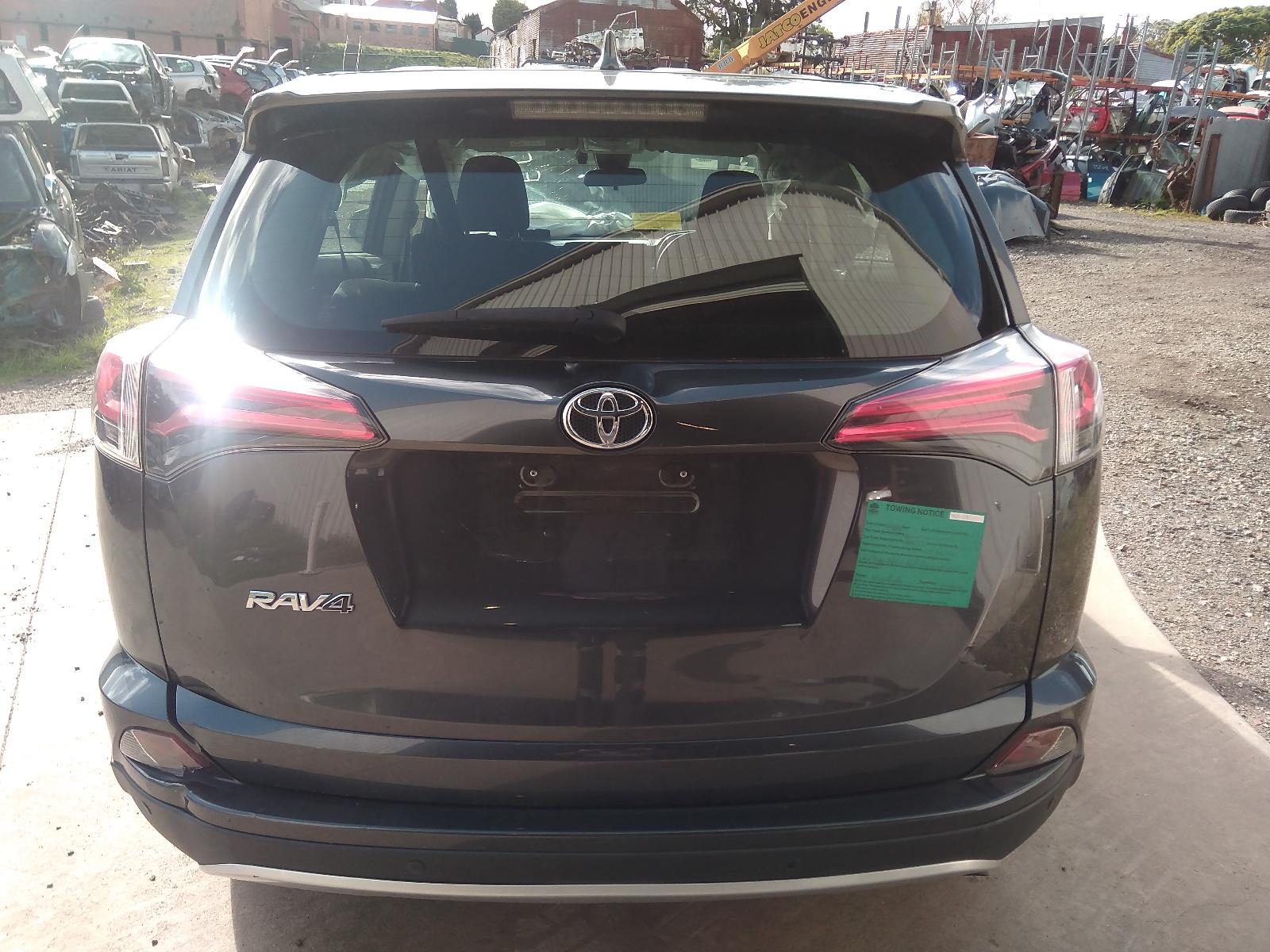 Right Rear Trailing Arm Rav4 Toyota 2018