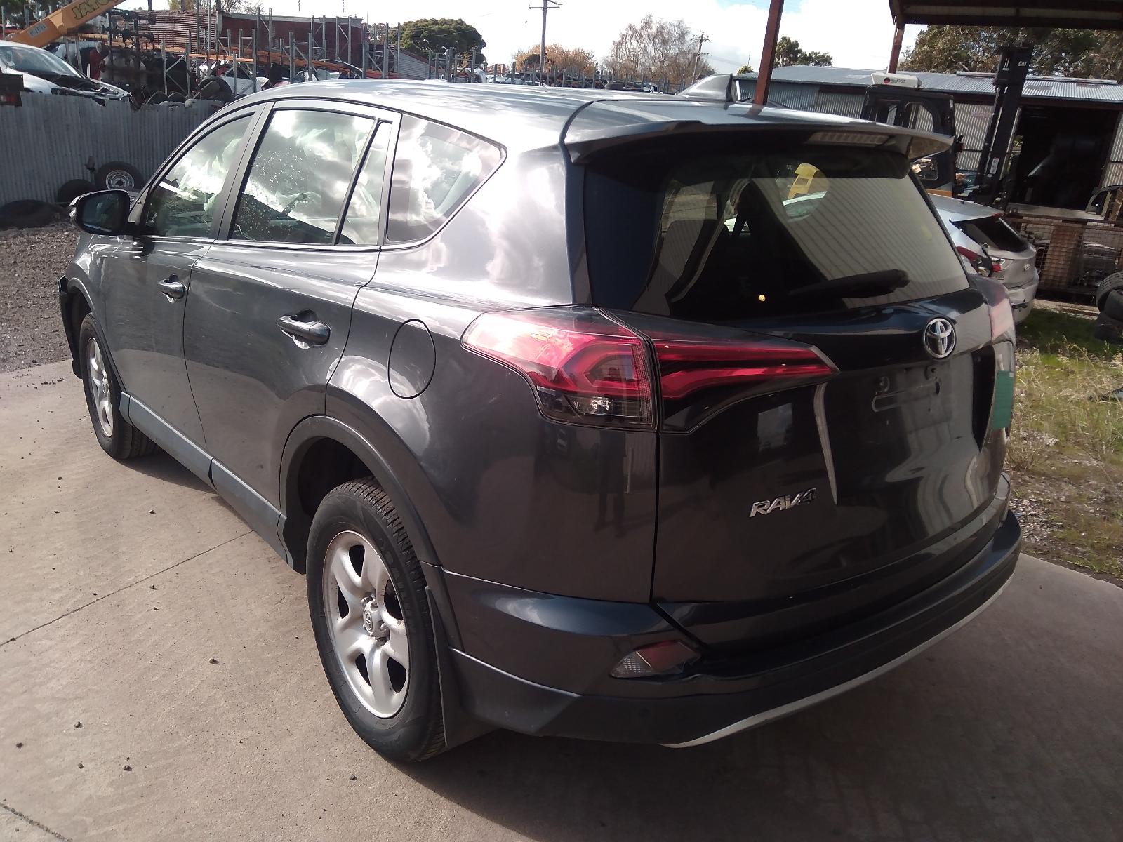 Right Rear Trailing Arm Rav4 Toyota 2018