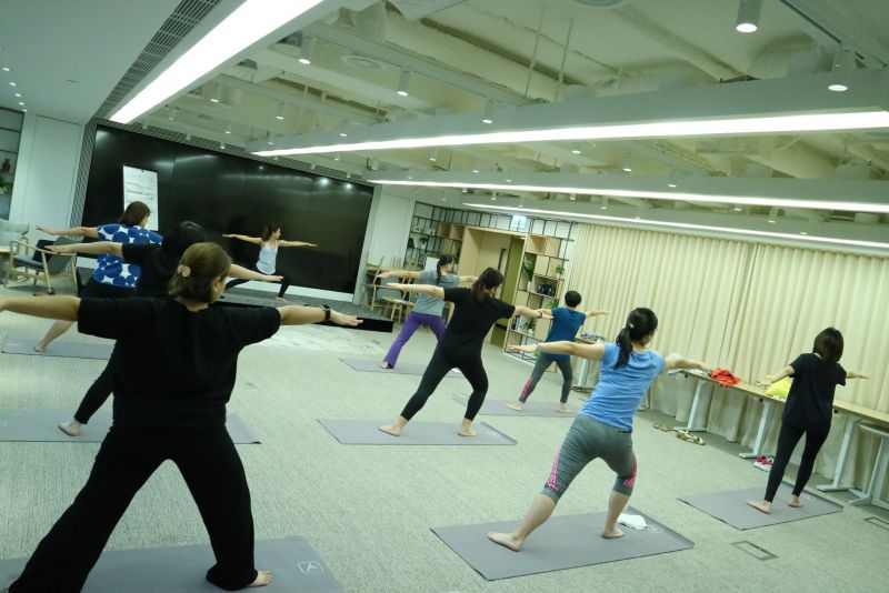 Aroma yoga flow class