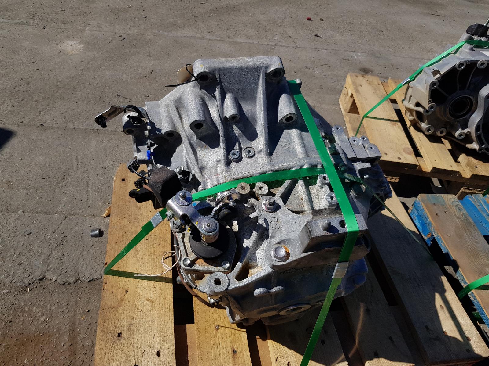 View Auto part Trans/Gearbox Mazda 3 2012