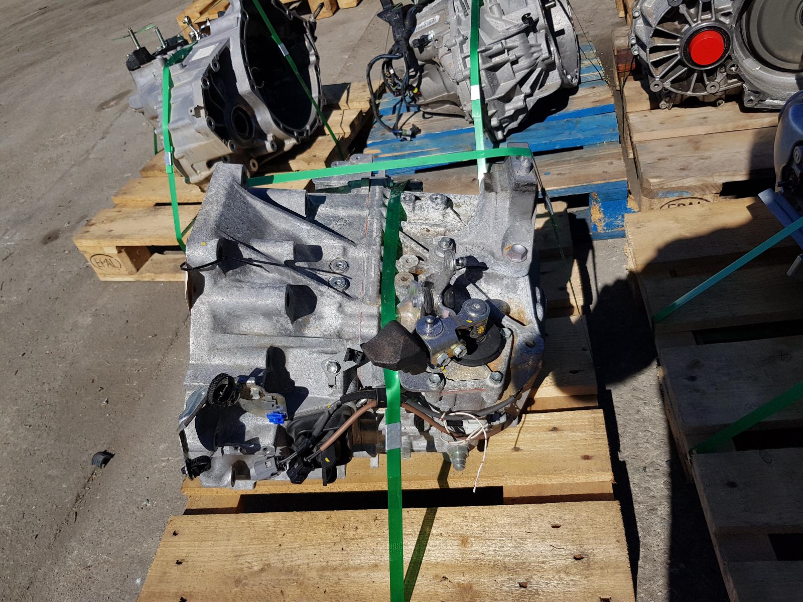 View Auto part Trans/Gearbox Mazda 3 2012