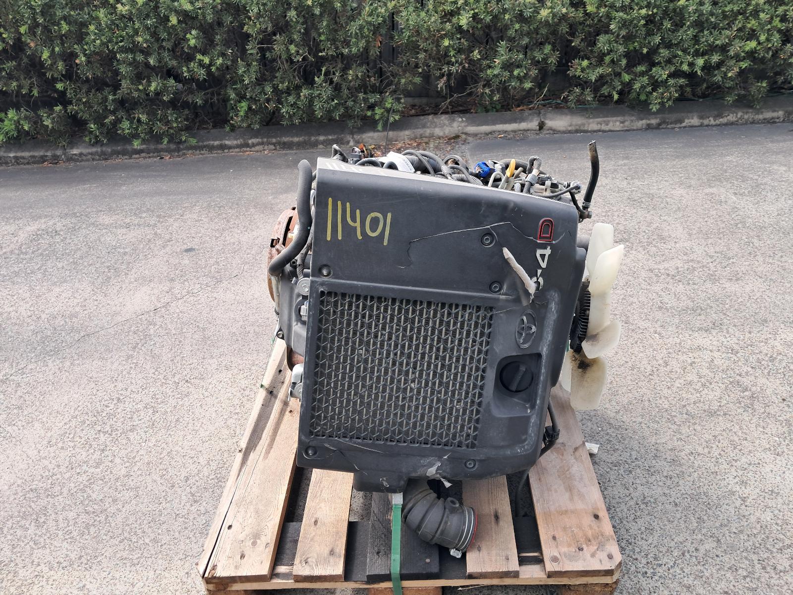 View Auto part Engine Toyota Hilux 2006