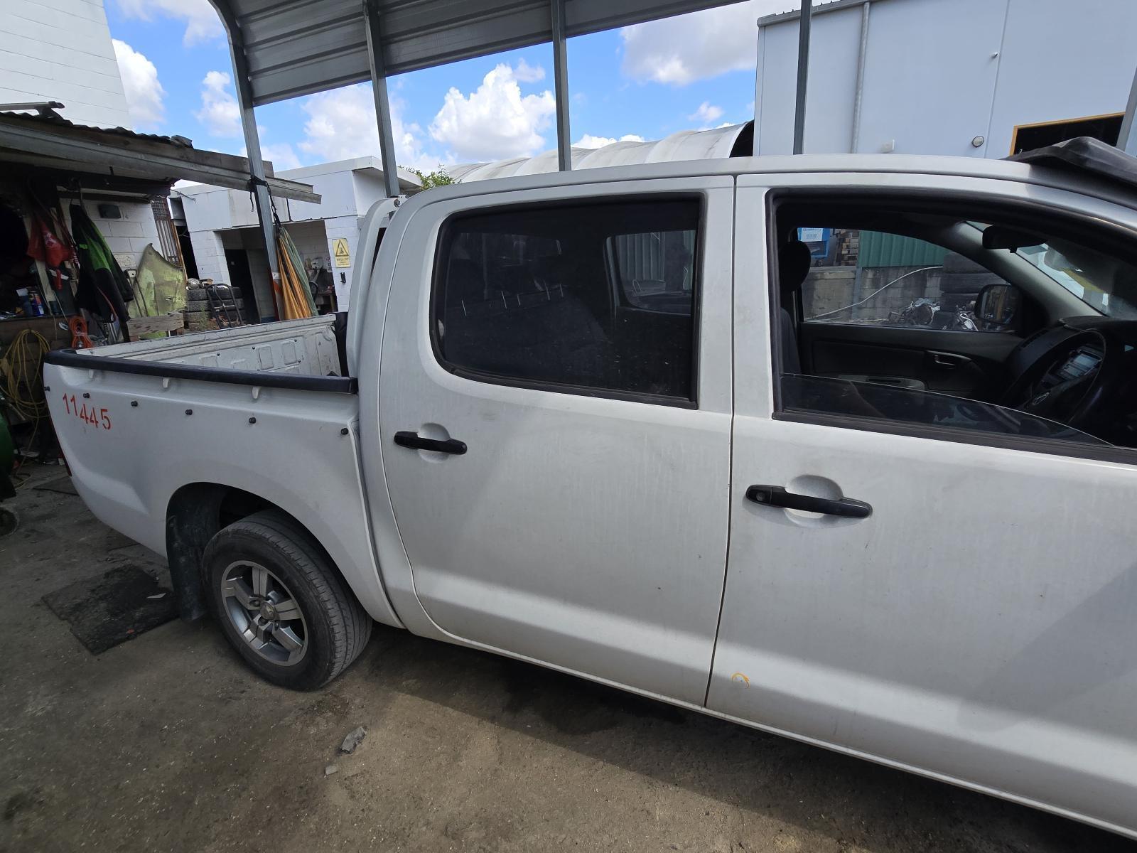 View Auto part Right Rear Door Sliding Toyota Hilux 2011