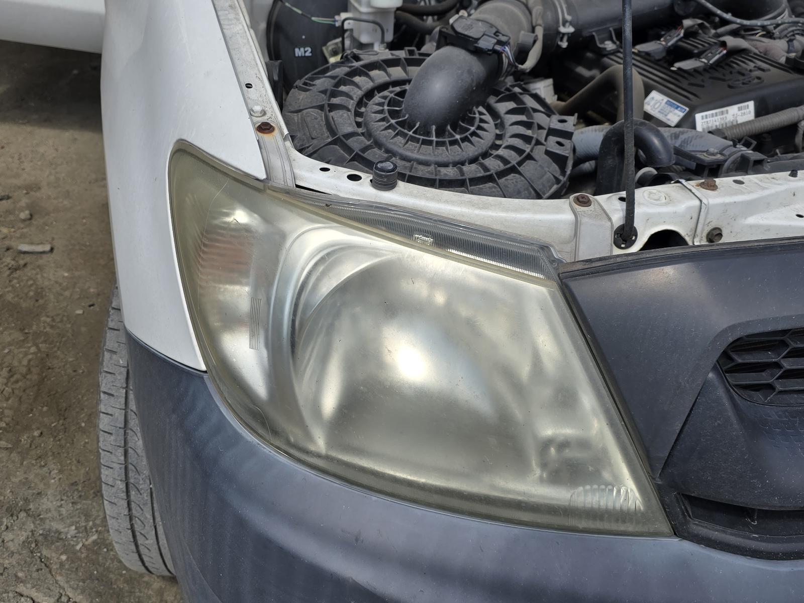 View Auto part Right Headlamp Toyota Hilux 2011
