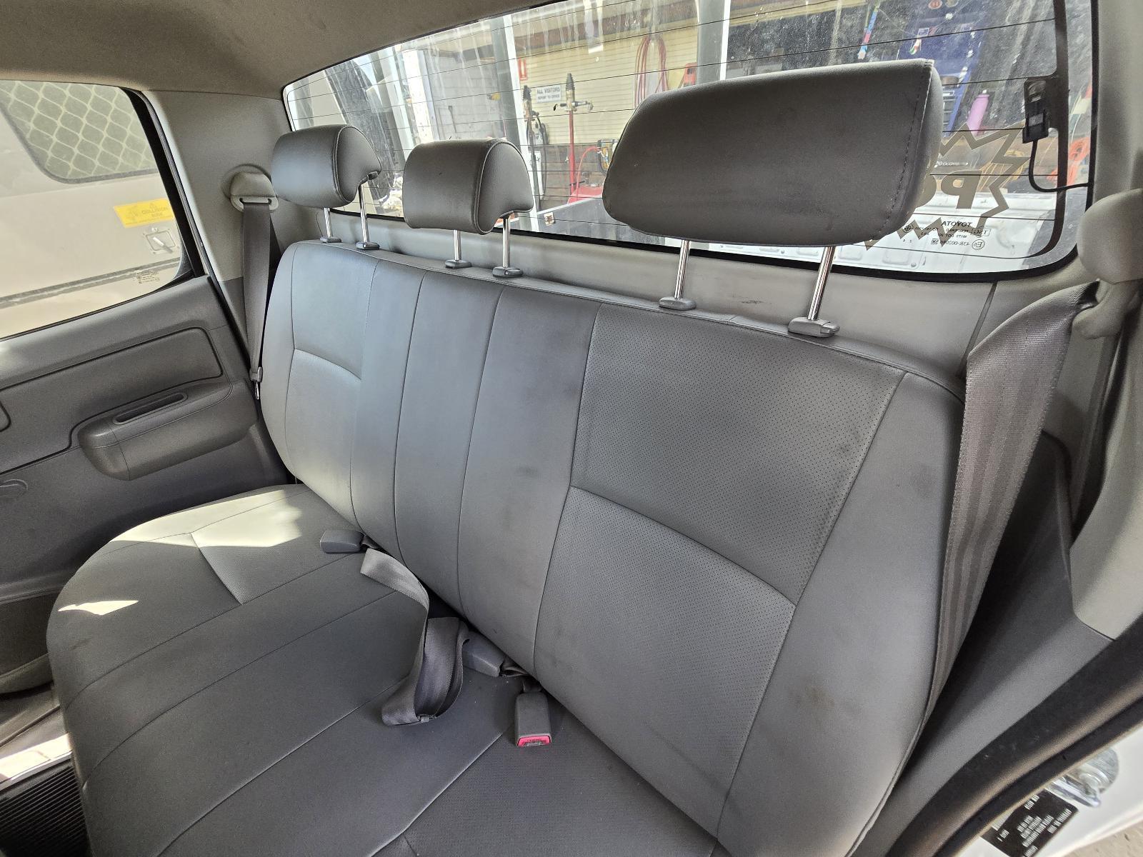 View Auto part 2nd Seat (Rear Seat) Toyota Hilux 2011