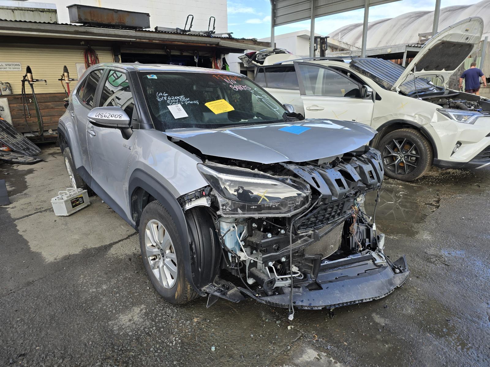 パーツ TOYOTA YARIS CROSS 8646C-52050 (2021) TOYOTA YARIS CROSS