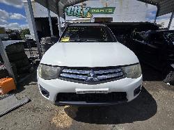 View Auto part Console Mitsubishi Triton 2012