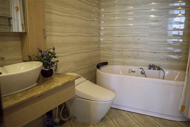 Phòng tắm tiện nghi với thiết kế hiện đại tại Trich Sai Serviced Apartment West Lake Hanoi @hanoiproperty.com