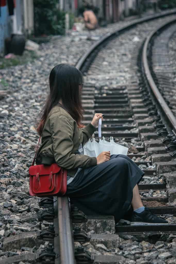 địa điểm sống ảo hà nội-đường tàu sông hồng