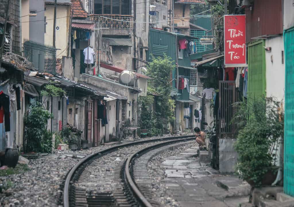 địa điểm sống ảo hà nội-đường tàu sông hồng