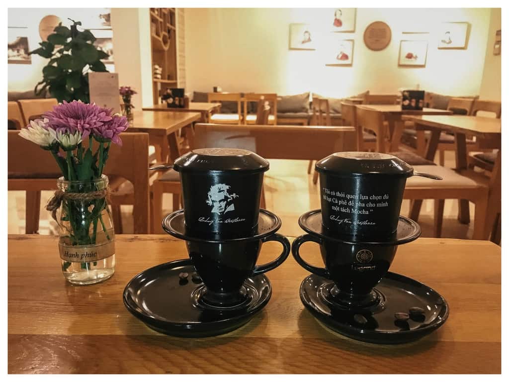 quán cafe cổ ở hà nội-trung nguyên legends