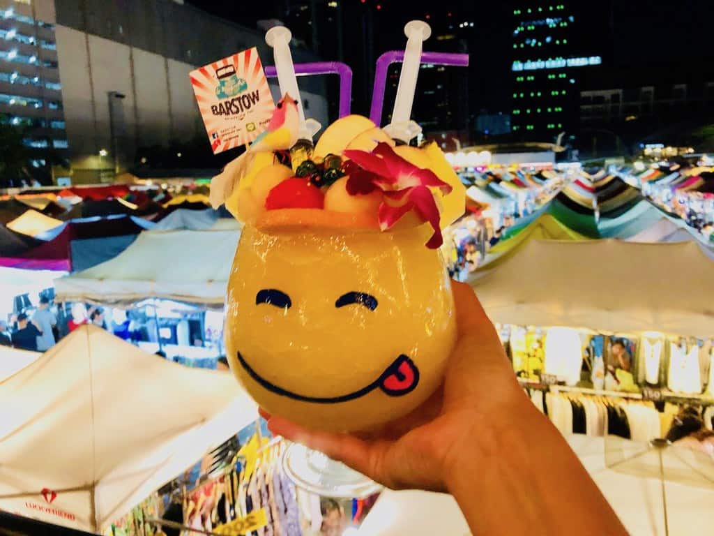 chơ đêm bangkok-Train Night Market - Ratchada-Talad Rot Fai