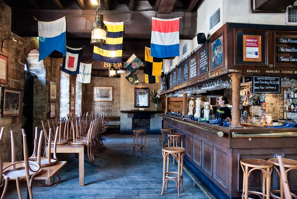 du lịch sydney nên đi đâu-phố the rocks-lord nelson