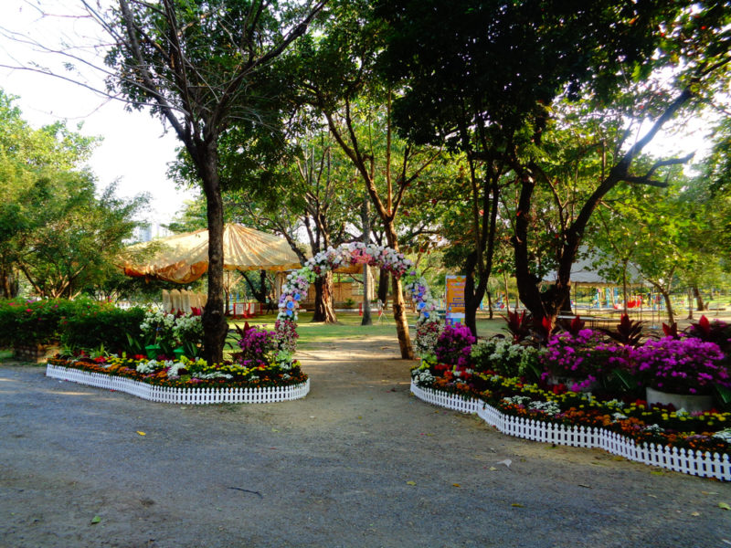 อุทยานมกุฏรมยสราญ - สถานที่เที่ยวนนทบุรี 