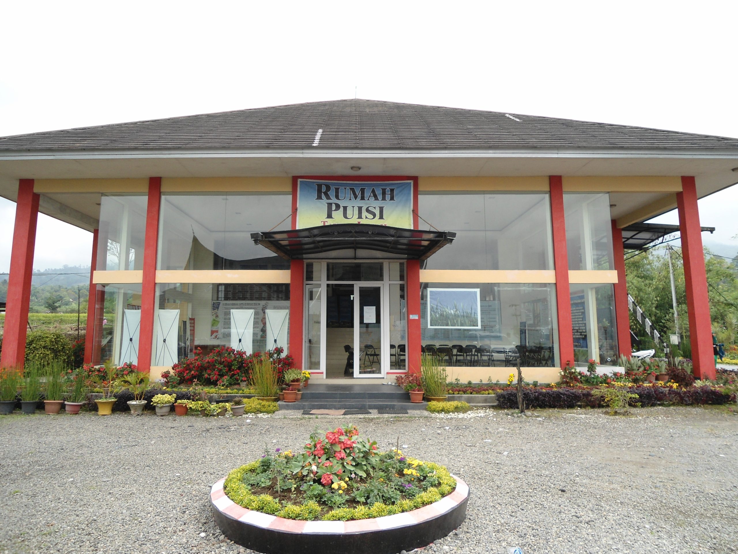 Rumah Puisi Taufik Ismail | Wisata Edukasi di Indonesia