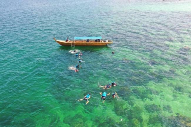 Snorkeling di Perairan Pulau Abang  - Liburan ke Batam