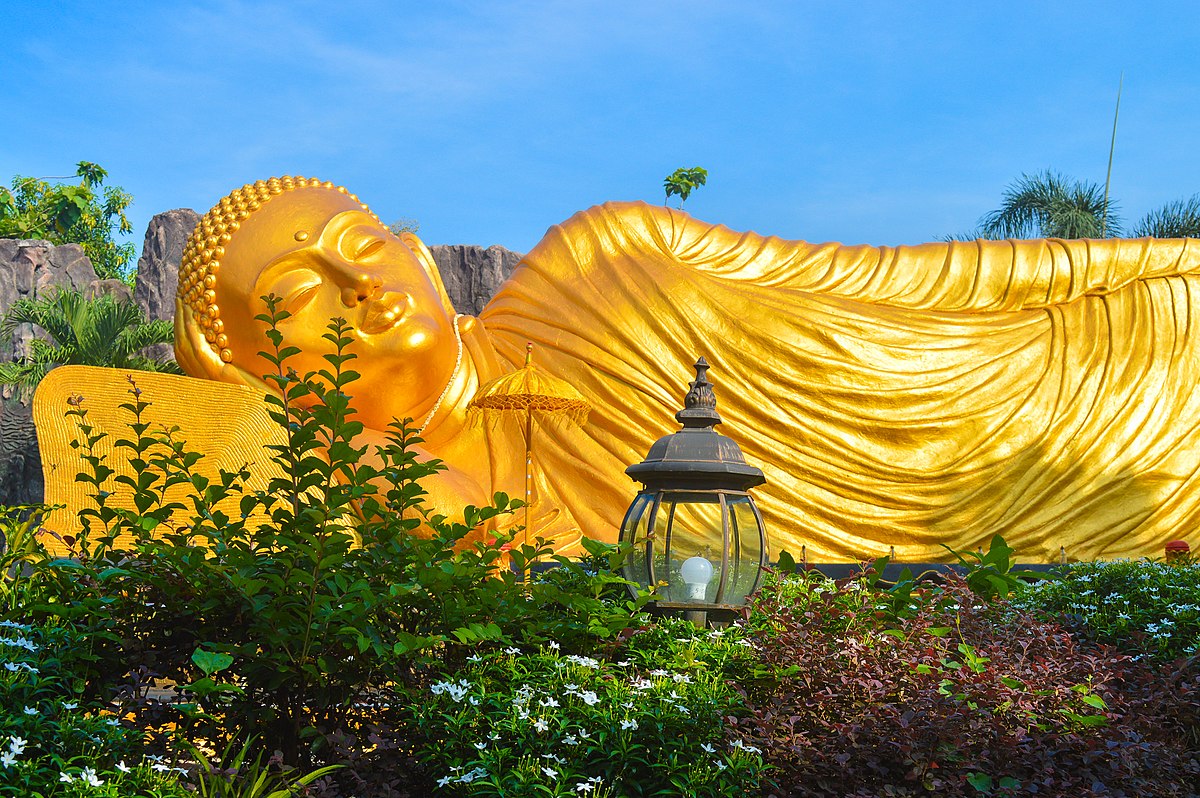 Patung Buddha Tidur di Trowulan