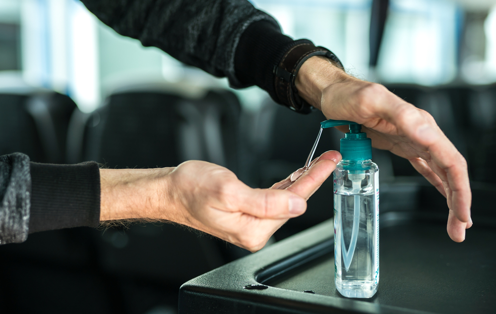 Hand sanitizer dalam bus untuk kebersihan