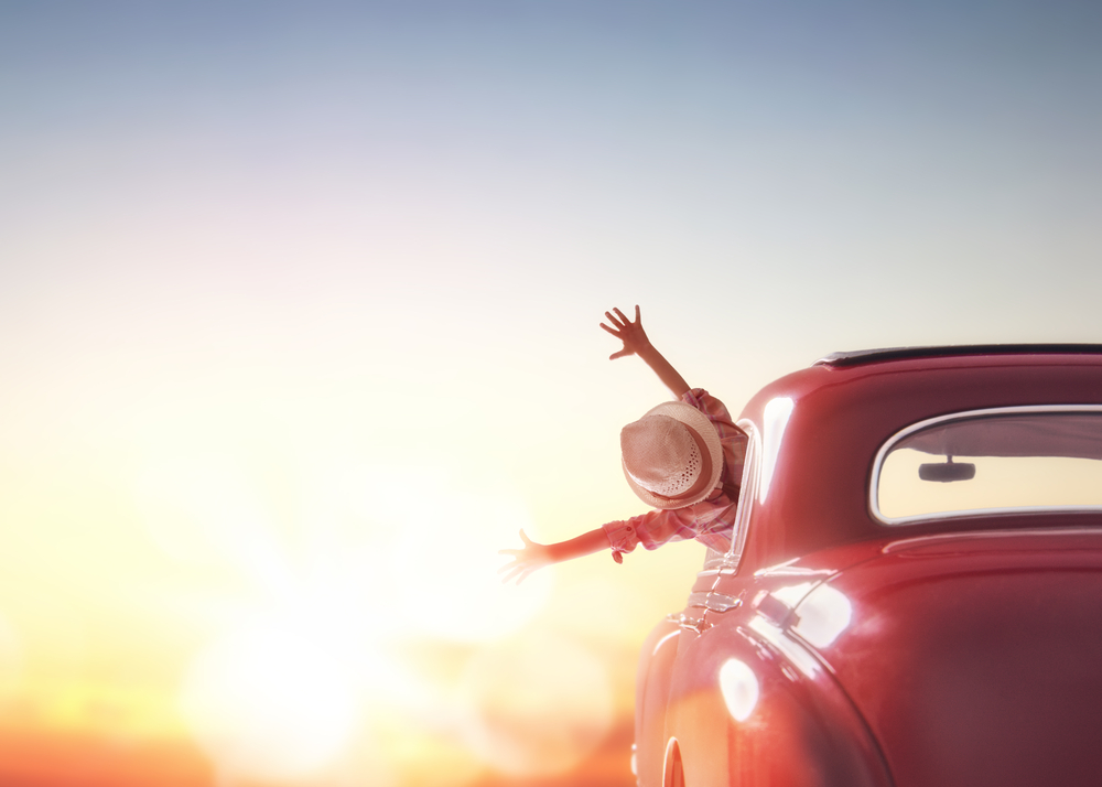 Bebas dan fleksibel road trip naik rental mobil