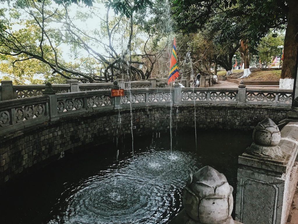 Thăng Long Tứ Trấn