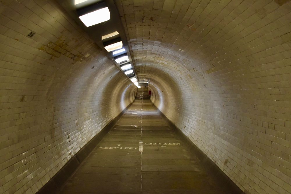 เที่ยวอังกฤษ - อุโมงค์กรีนิชฟุต (Greenwich Foot Tunnel)