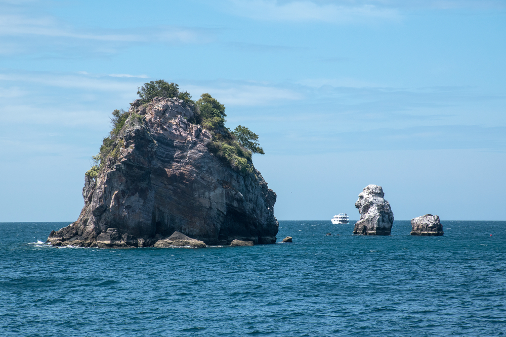 กองหินขาว (Hin Khao Pinnacle)