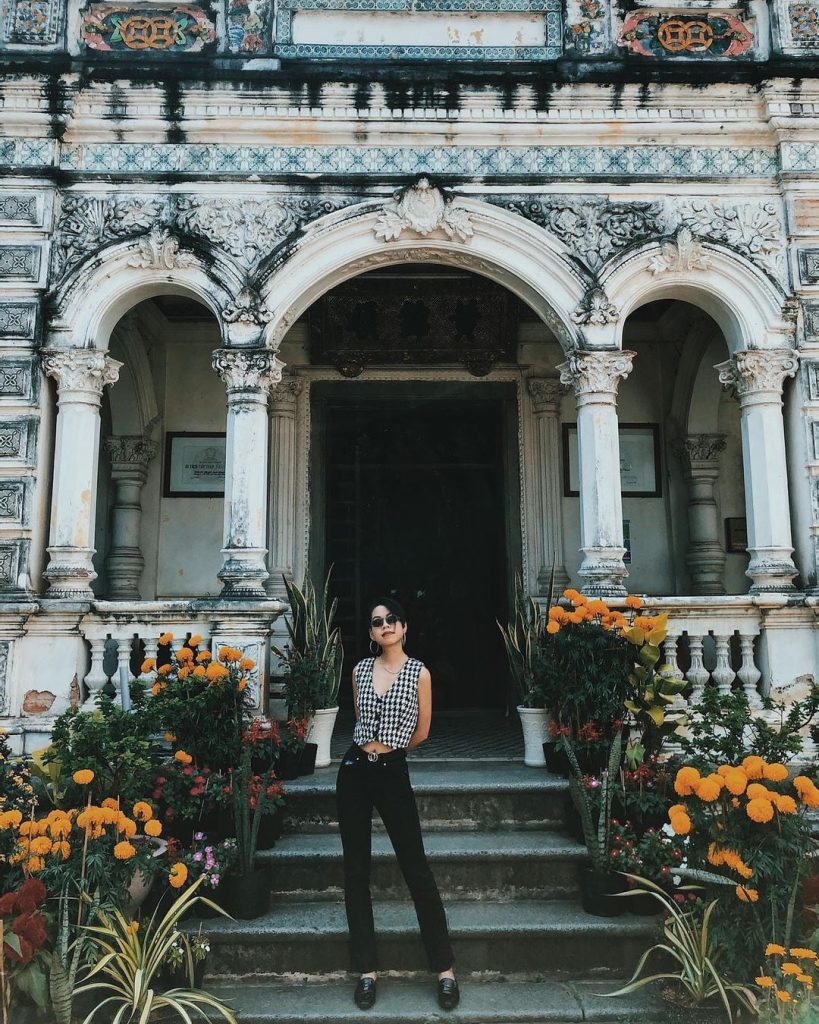 Cửa chính nhà cổ Huỳnh Thuỷ Lê 