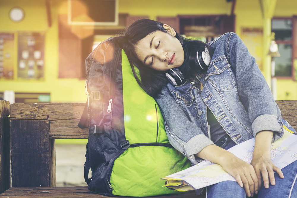 Istirahat di stasiun kereta api