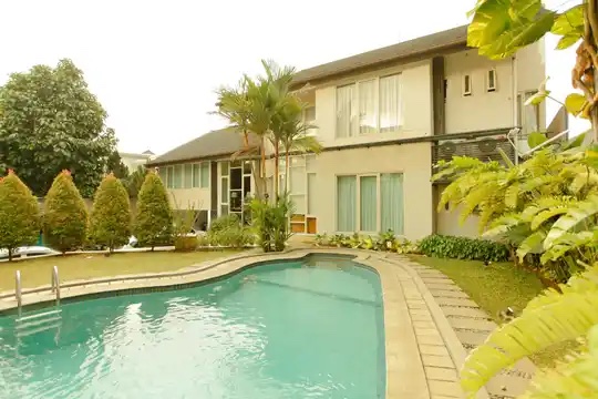 Vila di Jakarta dengan Kolam Renang Pribadi - W Home Cipete