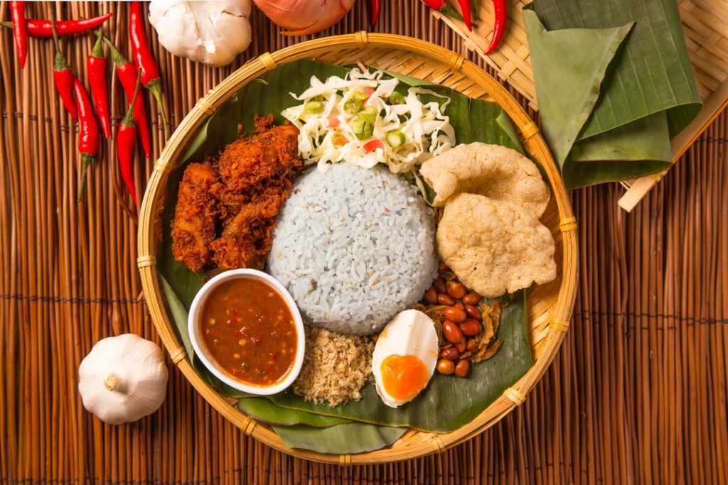 Cơm Nasi Lemak - món ăn truyền thống của Malaysia