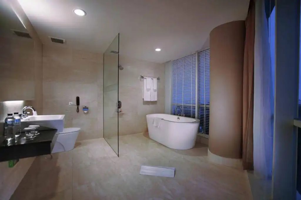 Hotel dekat dengan Pantai Losari - ASTON Makassar Hotel & Convention Center