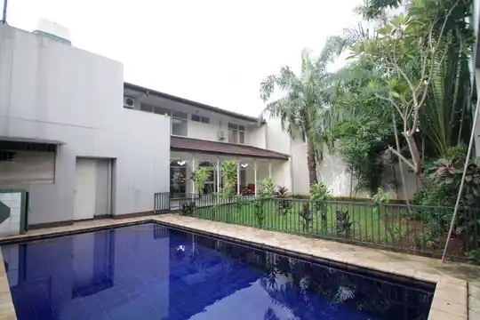 Rekomendasi Vila di Jakarta dengan Private Pool - Villa Siaga Raya 77 Pejaten by Aparian