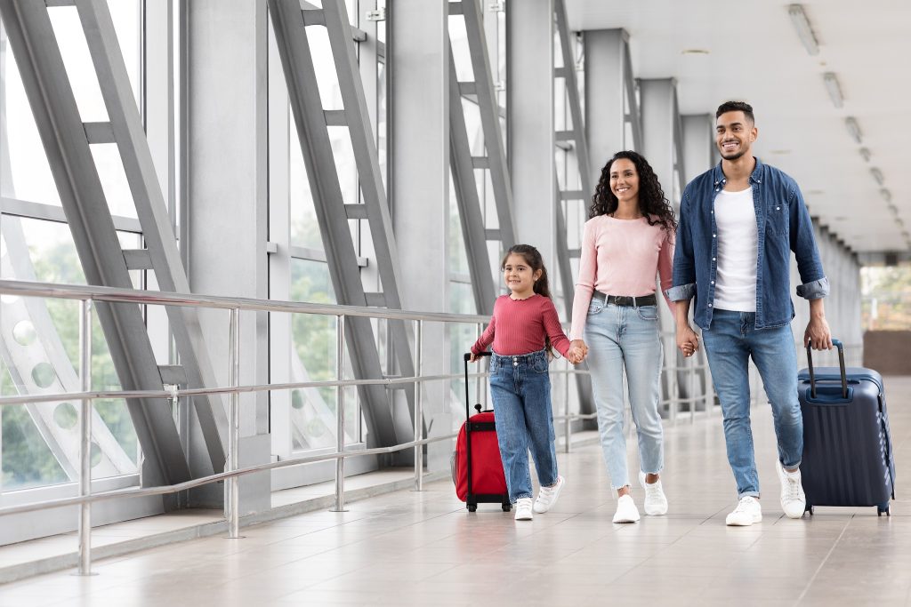 trẻ em đi máy bay cần giấy tờ gì