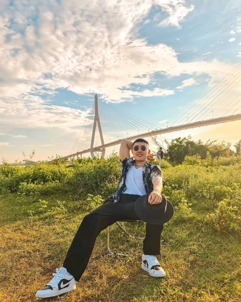 Chụp ảnh cùng cầu Cần Thơ