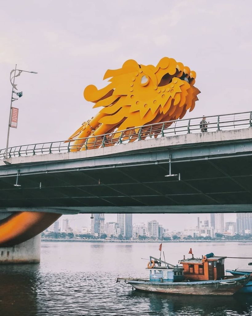 Đầu của cầu Rồng